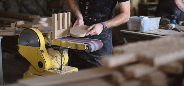 découvrez notre sélection de ponceuses à bande, idéales pour le ponçage rapide et efficace du bois, du métal et autres surfaces. comparez les meilleurs modèles, conseils d'utilisation et astuces d'entretien.