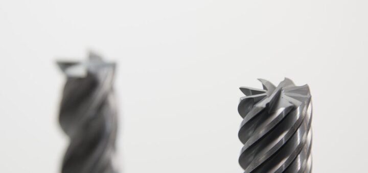 découvrez ce qu'est le drill, un genre musical urbain puissant, son histoire, ses caractéristiques uniques et son influence sur la scène rap française et internationale.