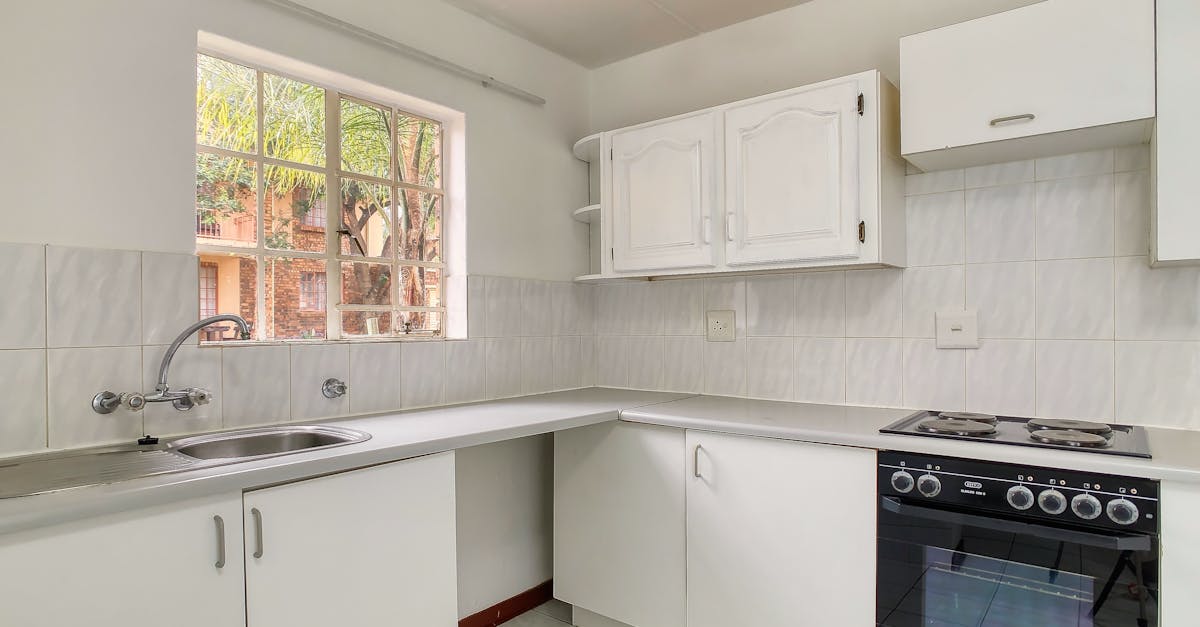 découvrez le revêtement de sol en vinyle : une solution élégante, durable et facile à entretenir pour tous les espaces de vie. profitez d'une large gamme de styles et de couleurs pour sublimer votre intérieur.